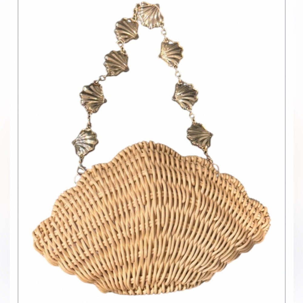 Tommy Bahama Elegant Tan Woven Clam Shell Bag with Gold Shell AccentsMermaidcore